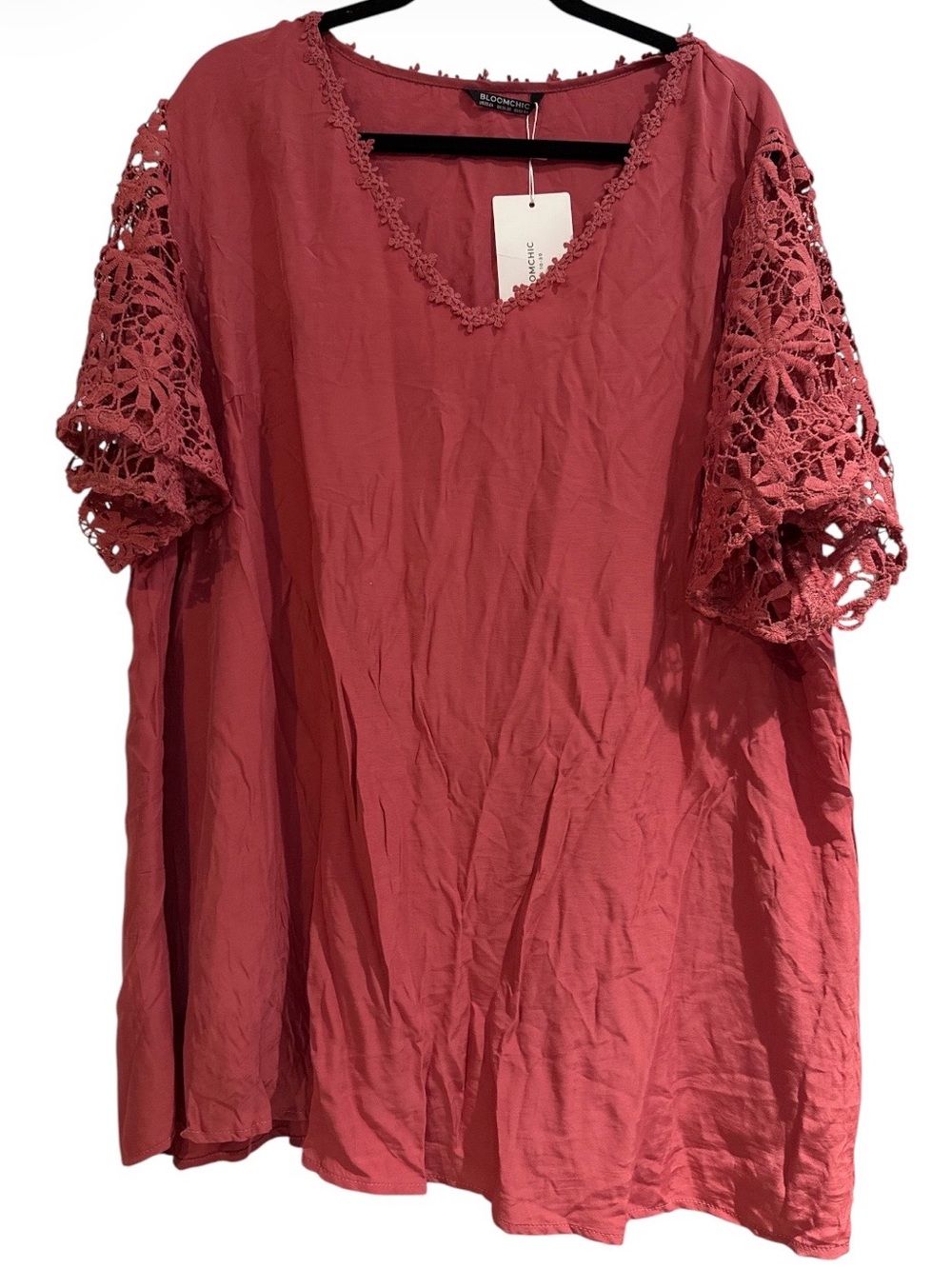 🆕 Bloomchic V-neck top features intricate floral crochet sleeves-dusty pink